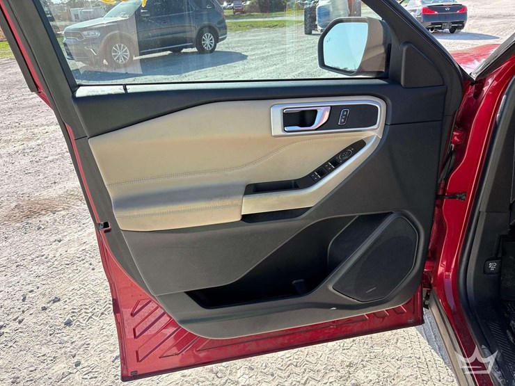 2021-ford-explorer-image-11