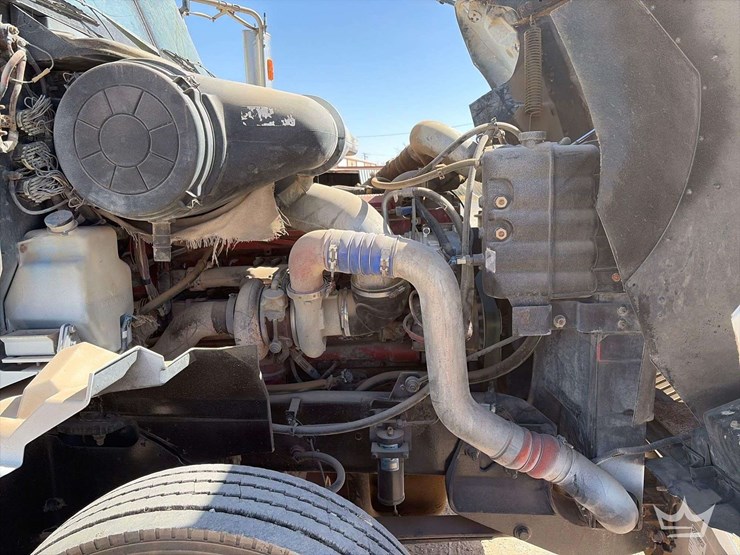 2007-international-9400i-t/a-sleeper-cab-truck-tractor-image-22