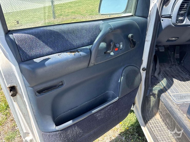 2000-chevrolet-astro-image-22