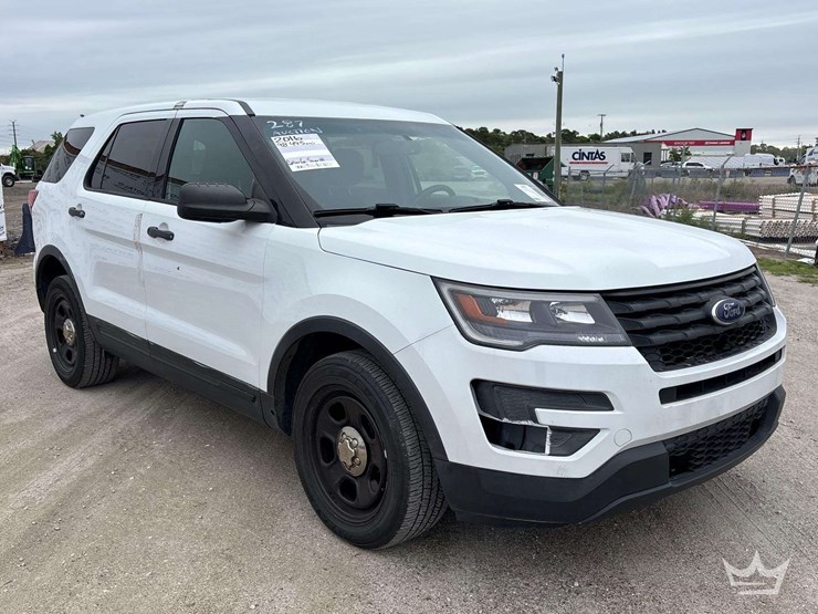 2016-ford-explorer-image-2
