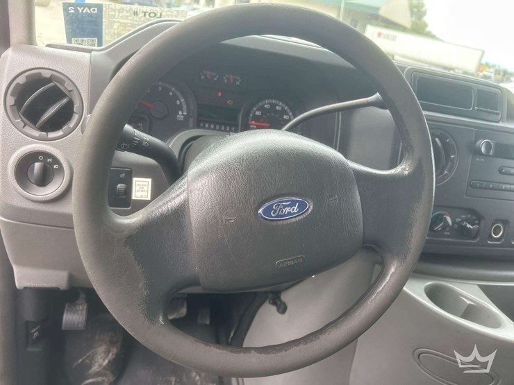 2012-ford-e350-image-22