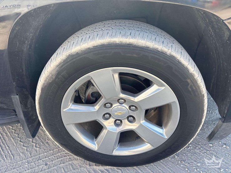 2018-chevrolet-suburban-image-35