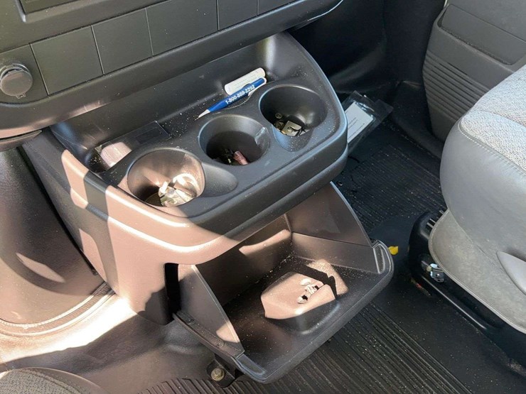 2010-chevrolet-express-3500-image-35