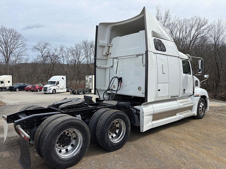 2017-western-star-5700xe-image-3