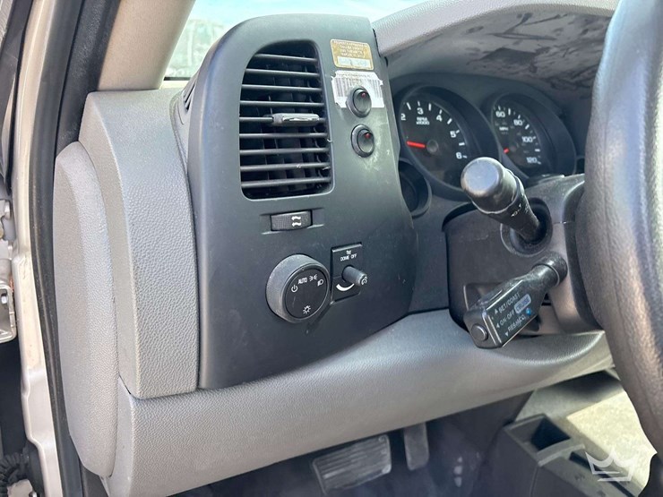 2009-chevrolet-silverado-1500-image-14