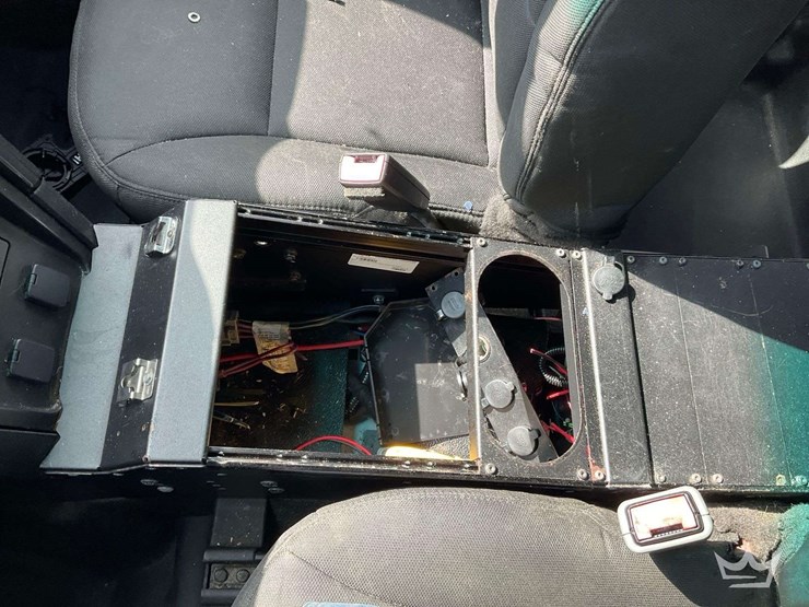 2016-ford-explorer-image-18