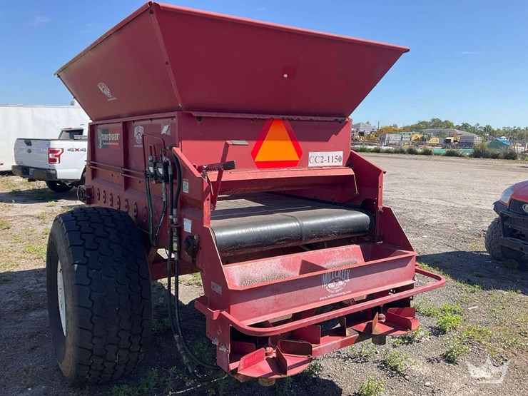 millcreek-turf-tiger-cc2-11-fertilizer-spreader-image-4