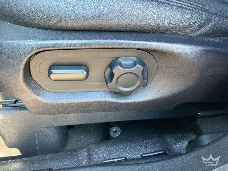 2016-ford-explorer-image-12