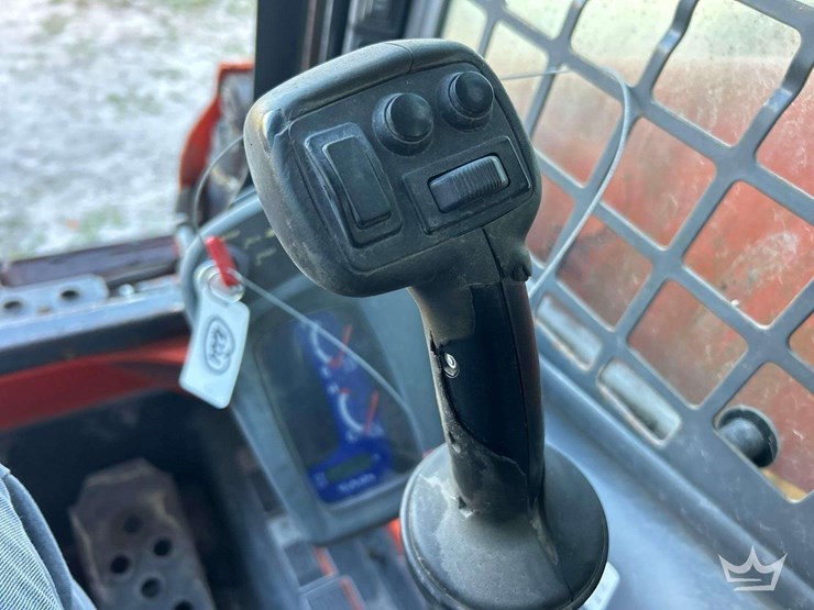 2016-kubota-ssv75-image-9