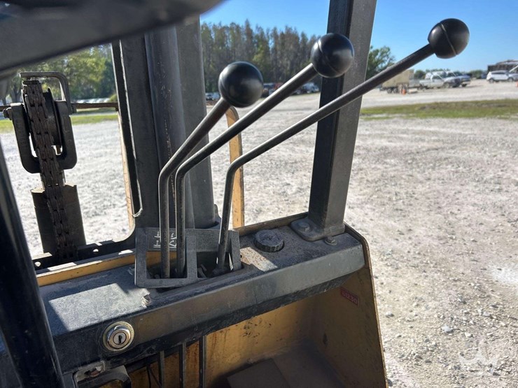 hyster-50-5,000lb-propane-forklift-image-12