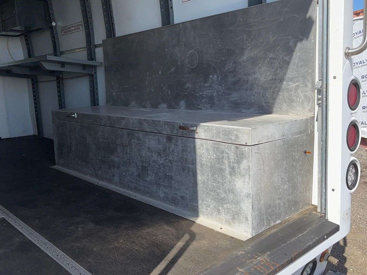 2010-chevrolet-express-3500-image-18