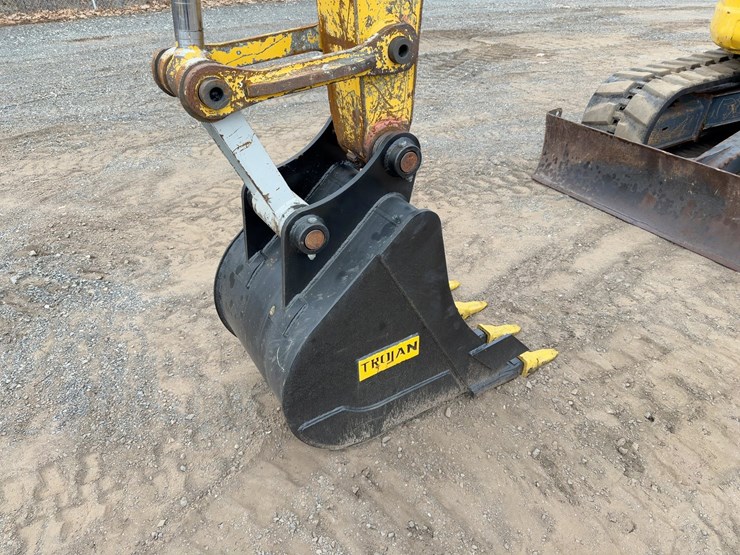 2017-kobelco-sk75sr-3e-image-13