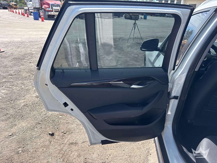 2015-bmw-x1-suv-image-17