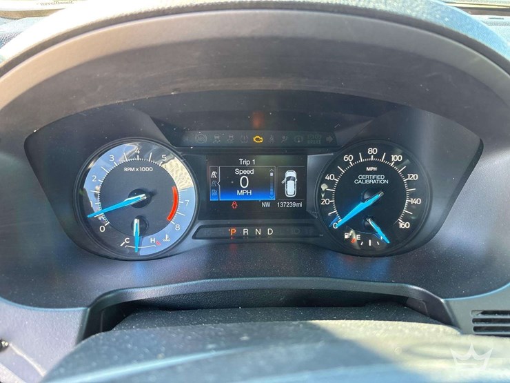 2016-ford-explorer-image-16