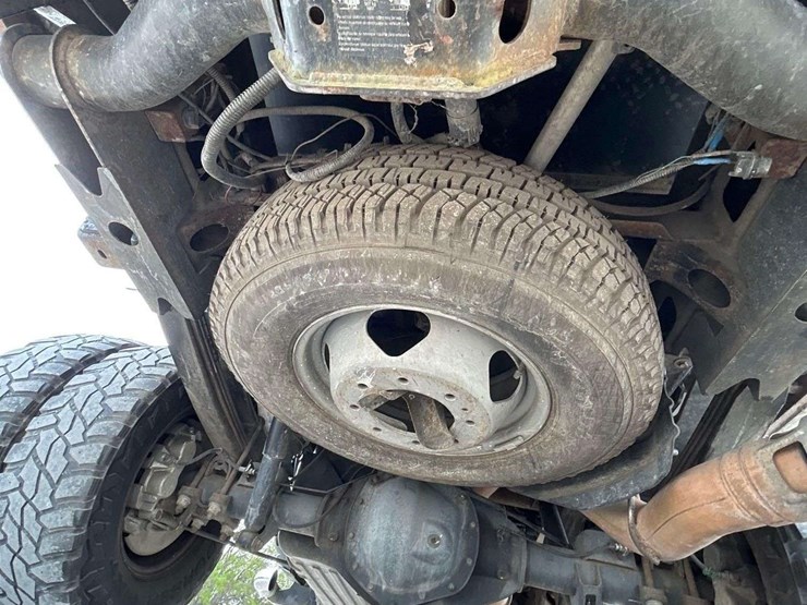 2015-gmc-sierra-3500-image-31