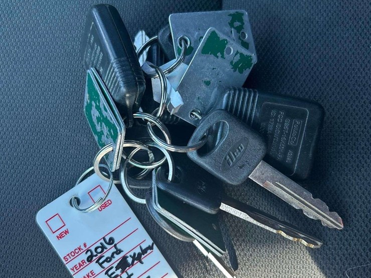 2016-ford-explorer-image-24