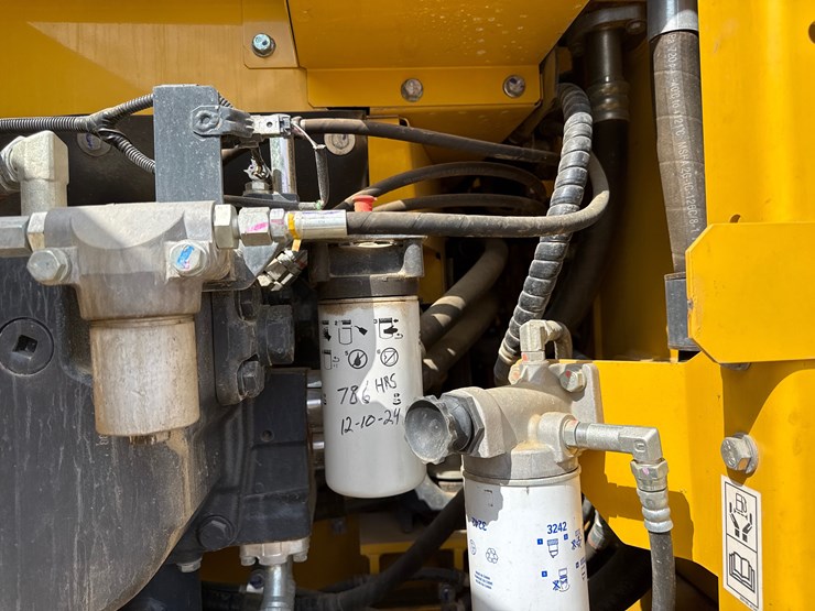 2023-komatsu-pc210-image-13