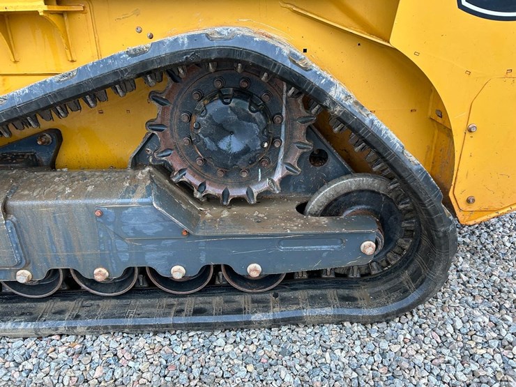 2021-deere-317g-image-19