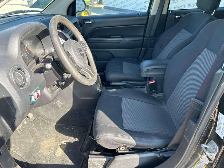 2012-jeep-compass-image-13