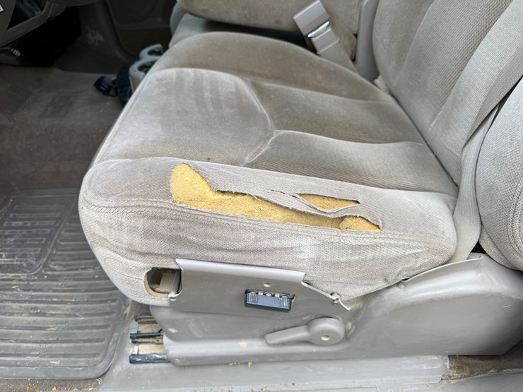 2005-gmc-2500-image-52