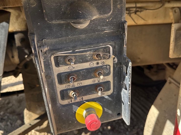 2020-putzmeister/sany-sy38z-200-38m-mounted-on-2020-mack-te64-6x4-concrete-pump-truck-image-21