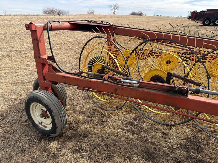 h&s-18-wheel-pull-type-rake-image-16