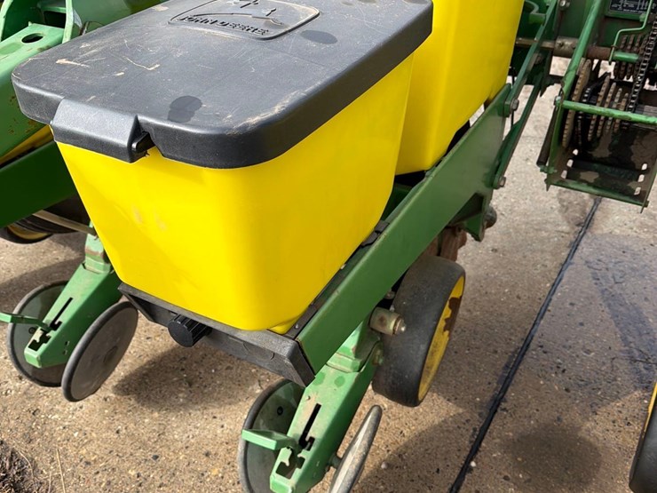 john-deere-7300-image-35