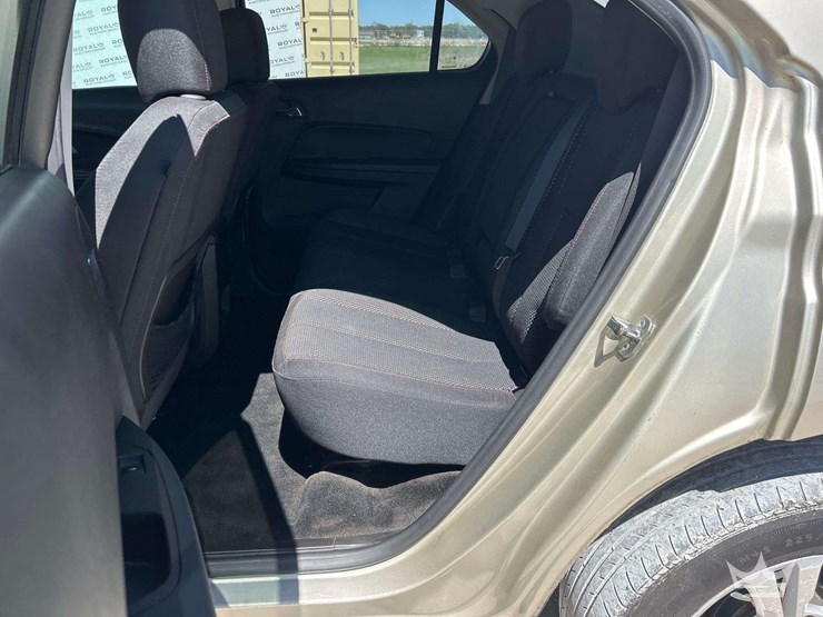 2015-chevrolet-equinox-image-17