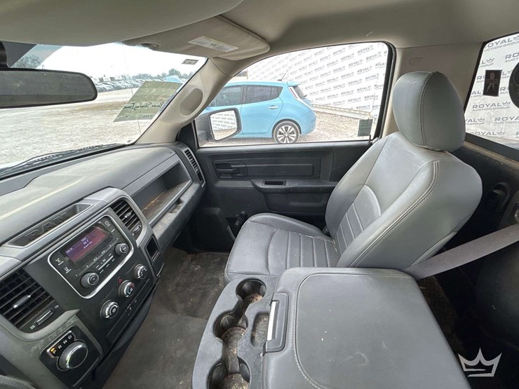 2015-dodge-1500-image-18