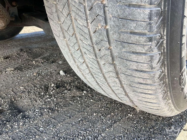 2016-ford-explorer-image-35