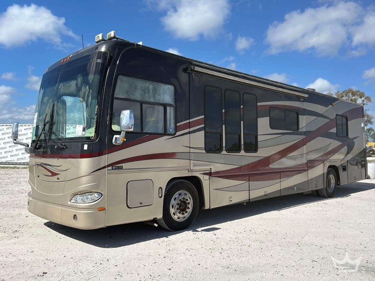 2006-freightliner-tuscany-4077-40ft-class-a-motorhome-image-1