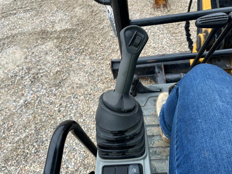 2020-caterpillar-303-image-26