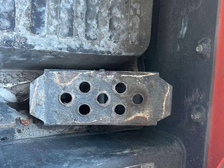 2016-kubota-ssv75-image-13