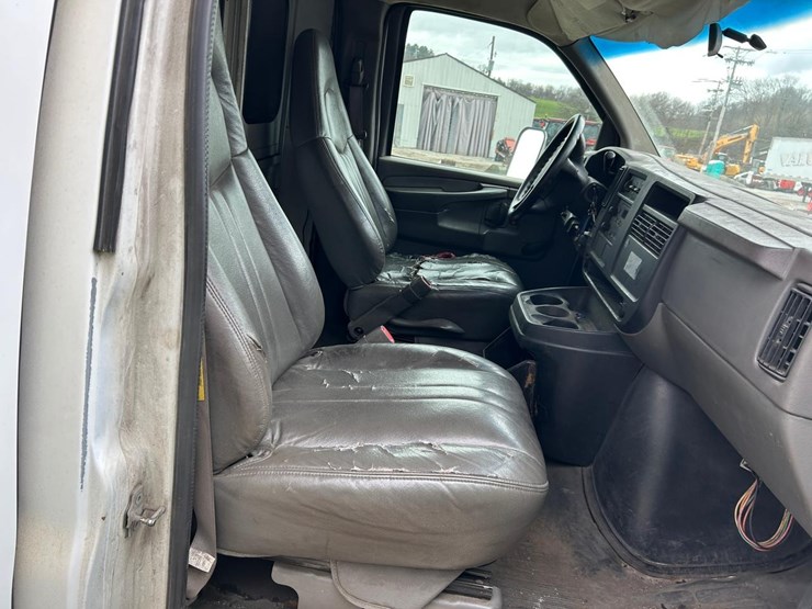 2004-utility-van-image-12