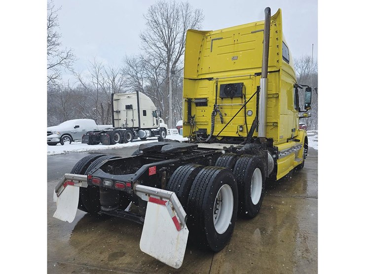 2018-volvo-vnl-670-image-3