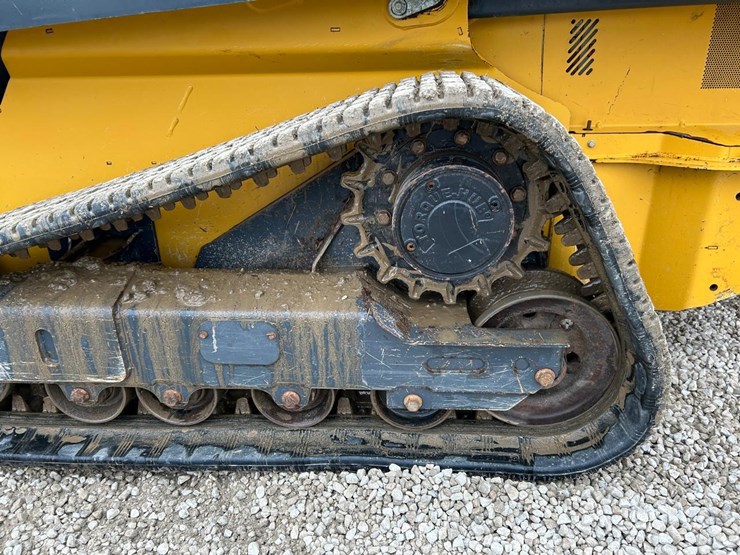 2021-deere-325g-image-19