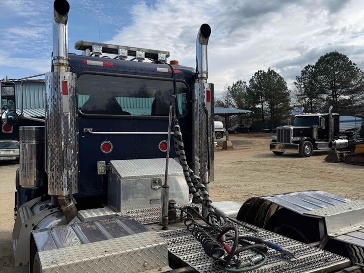 2007-peterbilt-379-image-4