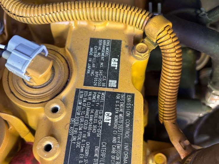 2021-caterpillar-279d3-image-7