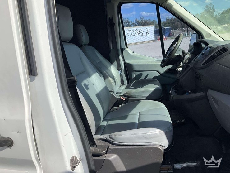 2015-ford-transit-image-21