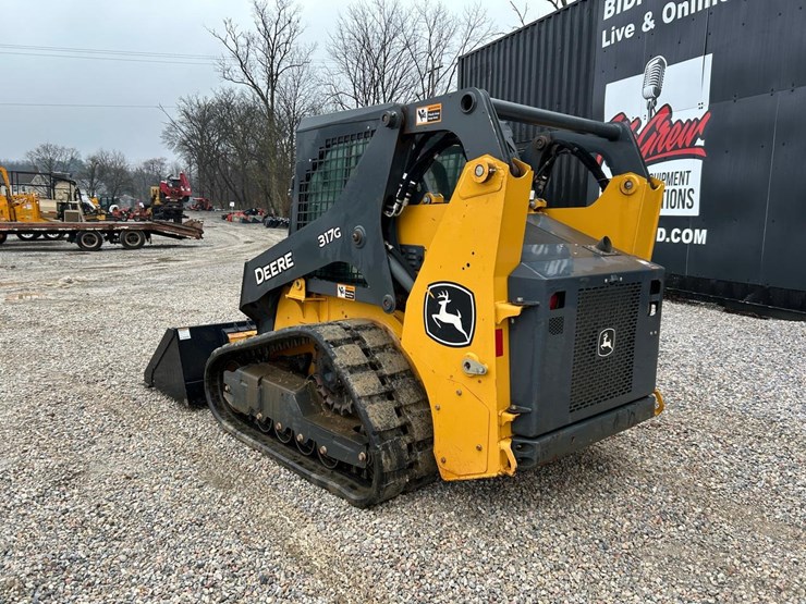 2021-deere-317g-image-2