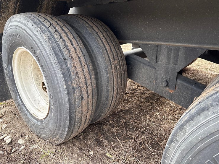 triple-r-500bu-gooseneck-hopper-trailer-image-14