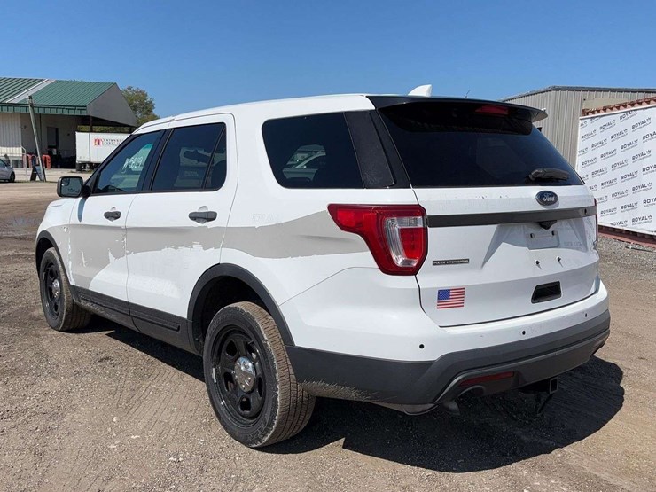 2017-ford-explorer-image-4