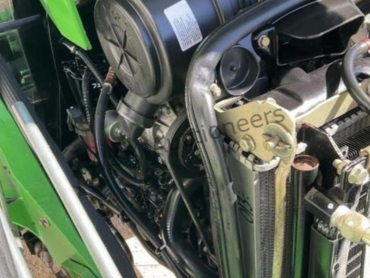 john-deere-3320-image-14