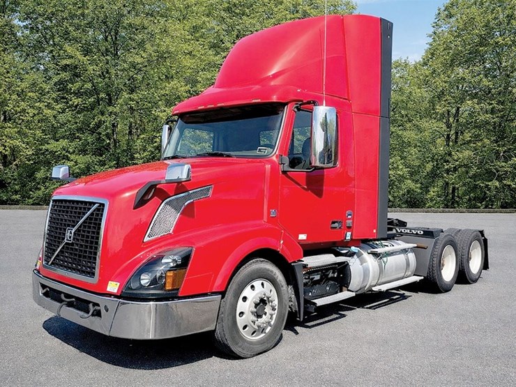 2018-volvo-vnl300-image-1