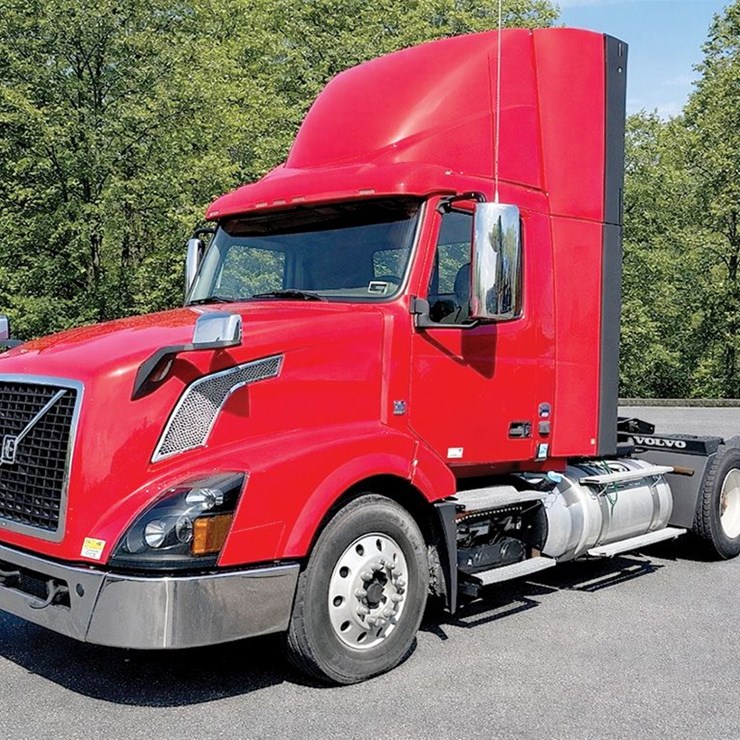 2018 VOLVO VNL300