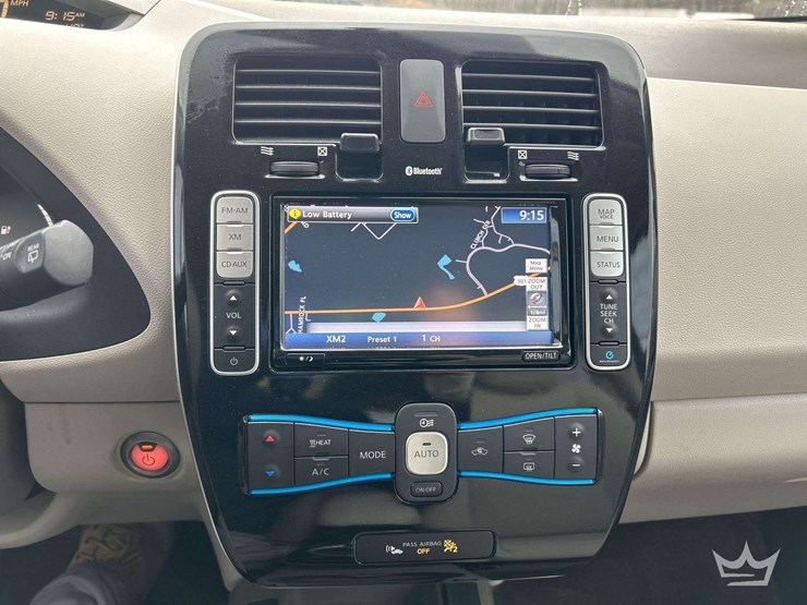 2015-nissan-leaf-hatchback-image-17