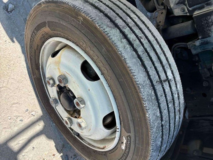 2018-hino-195-image-36