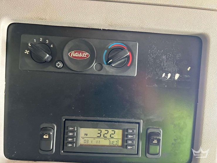 2019-peterbilt-579-image-22