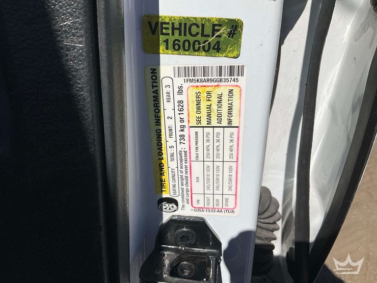 2016-ford-explorer-image-6