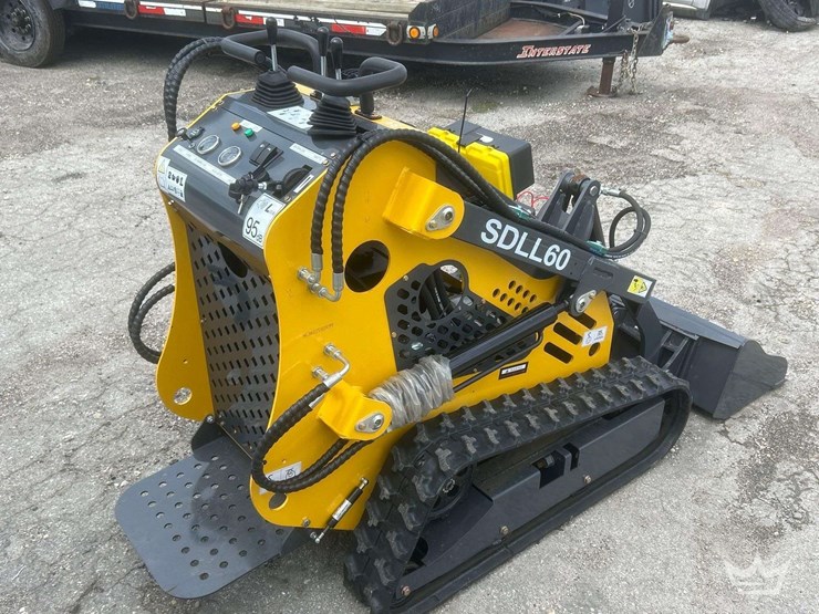 2025-sdlanch-sdll60-mini-stand-on-track-loader-skid-steer-image-3